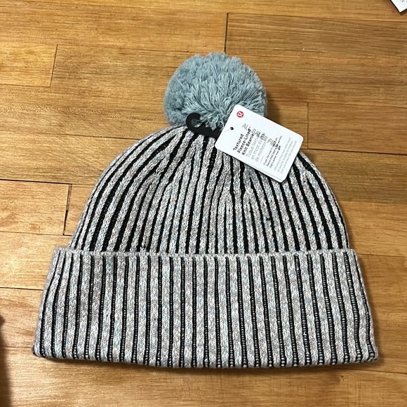 lulu lemon textured fleece-lined knit beanie - Picture 2 of 4